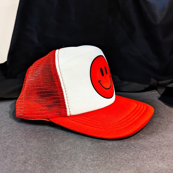 New Trucker Hat Smiley Face Good Time Cap Snapback Red - Picture 3 of 4
